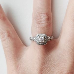 Vera Wang diamond ring 14K gold size 4.7